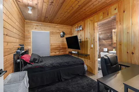 Bedroom - 11291 S Warner, Grant, MI 49327 photo 3 of 4
