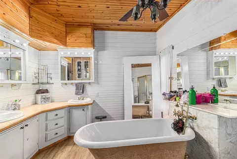 Bath - 11291 S Warner, Grant, MI 49327 photo 2 of 4