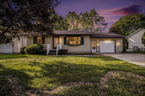 359 10th, Manistee, MI 49660