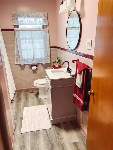 Bath - 558 N Mckenzie, Adrian, MI 49221 photo 1 of 1