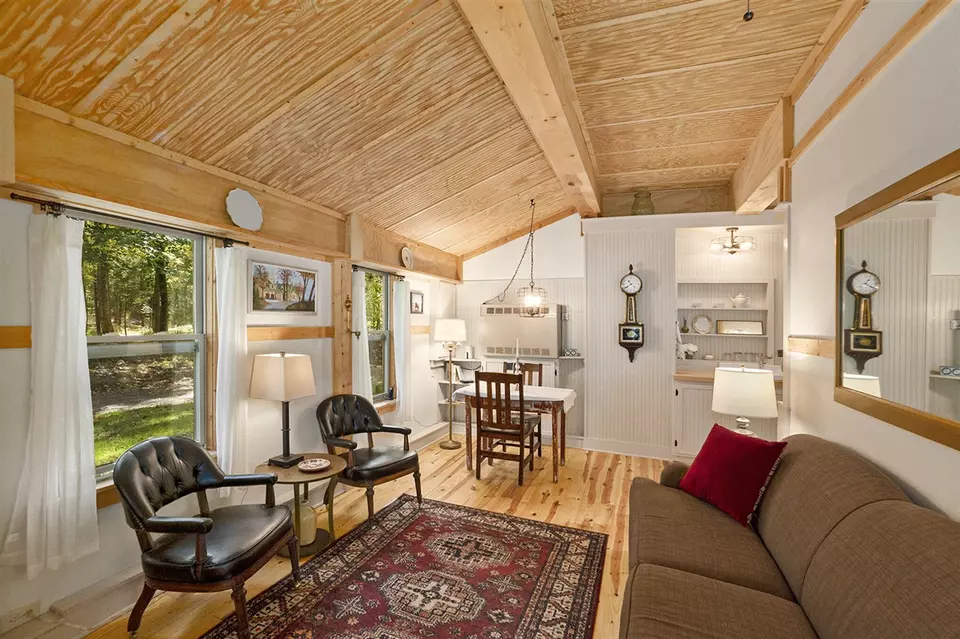 Living - 8999 S Ferris, Grant, MI 49327 photo 3 of 4