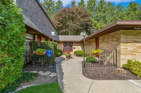 2727 S Lakeshore #C11, Saint Joseph, MI 49085
