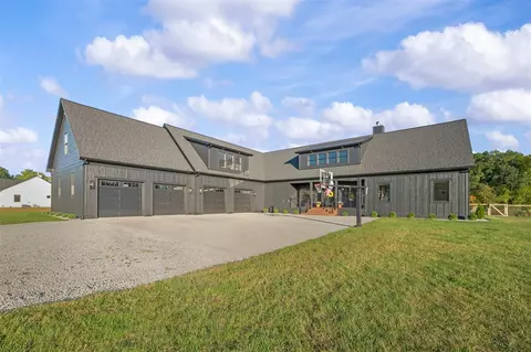 Exterior - 14211 Deer, Buchanan, MI 49107 photo 5 of 28