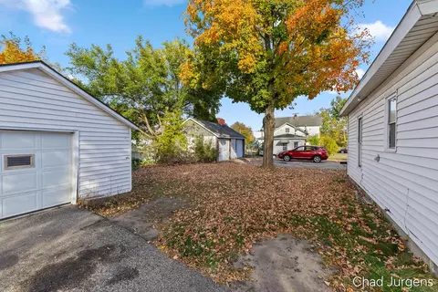Exterior - 115 E Brg, Big Rapids, MI 49307 photo 4 of 5
