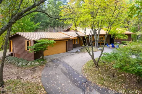 7380 Leonard, Ada, MI 49301