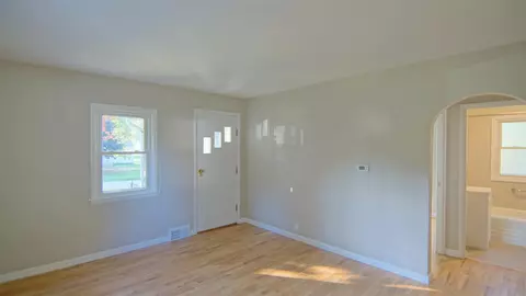 Living - 916 Chippewa, Buchanan, MI 49107 photo 3 of 5