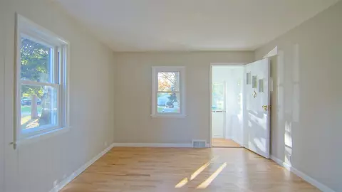 Living - 916 Chippewa, Buchanan, MI 49107 photo 5 of 5