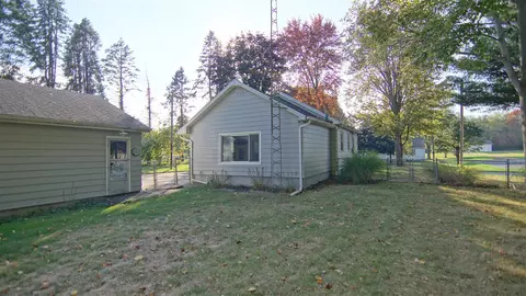 Exterior - 916 Chippewa, Buchanan, MI 49107 photo 3 of 4