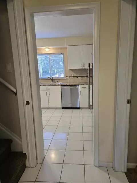 Entry Way - 2209 Cromie, Warren, MI 48092 photo 3 of 9