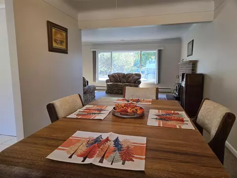 Dining - 2209 Cromie, Warren, MI 48092 photo 3 of 3