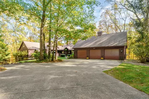 6738 N Sprinkle, Kalamazoo, MI 49004