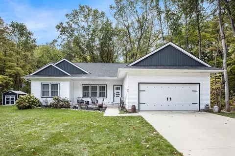 90 Country Clb, Plainwell, MI 49080
