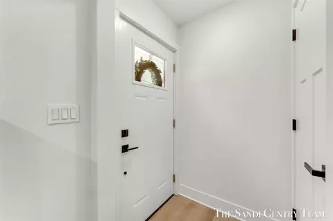 Entry Way - 904 E Savidge, Spring Lake, MI 49456 photo 1 of 1