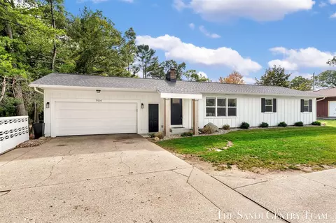 Exterior - 904 E Savidge, Spring Lake, MI 49456 photo 5 of 15