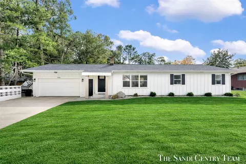 904 E Savidge, Spring Lake, MI 49456