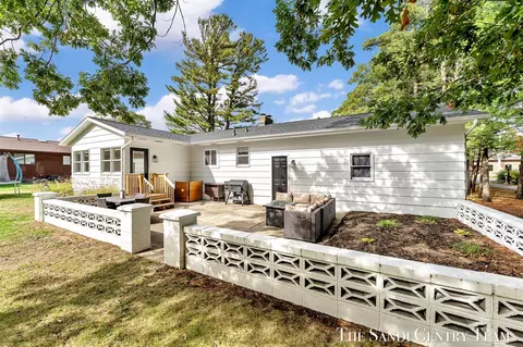Exterior - 904 E Savidge, Spring Lake, MI 49456 photo 8 of 15