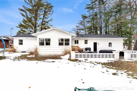 Exterior - 904 E Savidge, Spring Lake, MI 49456 photo 10 of 15