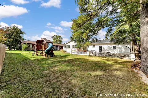Exterior - 904 E Savidge, Spring Lake, MI 49456 photo 4 of 15