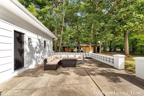 Exterior - 904 E Savidge, Spring Lake, MI 49456 photo 7 of 15