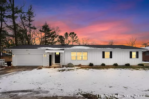 Exterior - 904 E Savidge, Spring Lake, MI 49456 photo 2 of 15