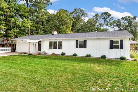 Exterior - 904 E Savidge, Spring Lake, MI 49456 photo 12 of 15