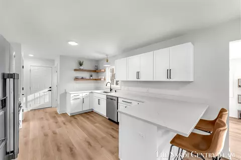 Kitchen - 904 E Savidge, Spring Lake, MI 49456 photo 3 of 6