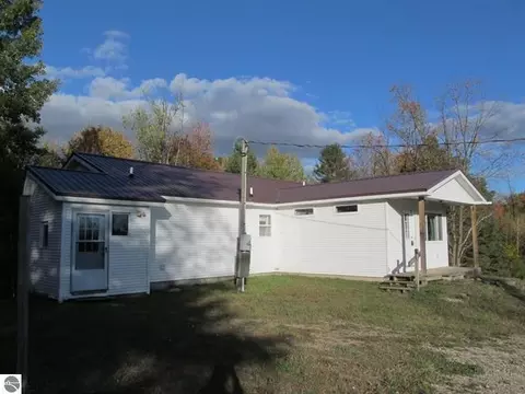 17204 23 Mile, Tustin, MI 49688