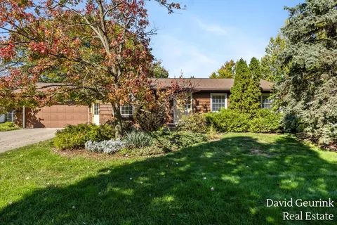 5873 Glenmoor, Kentwood, MI 49508