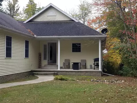 2273 Woodland, Hillsdale, MI 49242