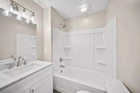 Bath - 612 Bush, Jackson, MI 49202 photo 1 of 1