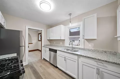 Kitchen - 612 Bush, Jackson, MI 49202 photo 2 of 2