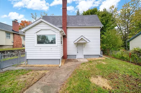 Exterior - 705 Gettysburg Ave, Jackson, MI 49203 photo 5 of 9