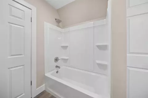 Bath - 705 Gettysburg Ave, Jackson, MI 49203 photo 1 of 2