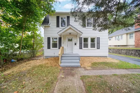 Exterior - 705 Gettysburg Ave, Jackson, MI 49203 photo 2 of 9