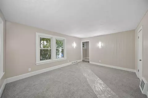 Living - 705 Gettysburg Ave, Jackson, MI 49203 photo 1 of 4