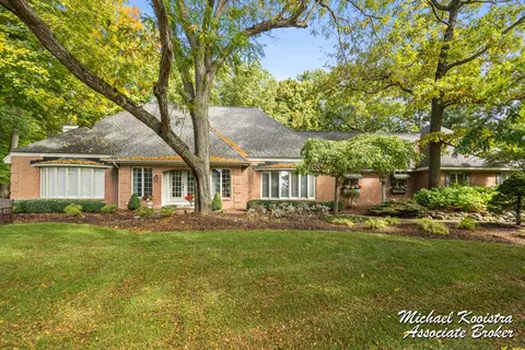 2520 Shadowbrook, Grand Rapids, MI 49546
