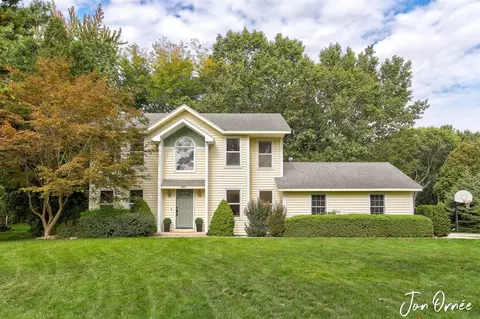 2215 Sunset Blf, Holland, MI 49424
