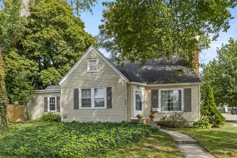1662 Rossman, Grand Rapids, MI 49507