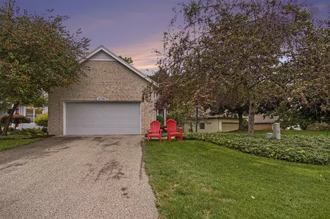 2138 S Cross Crk, Grand Rapids, MI 49508
