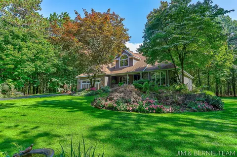 4580 N Lakeshore, Holland, MI 49424
