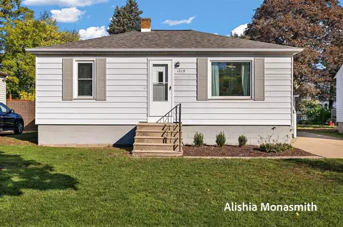 1219 Waverly, Grand Haven, MI 49417