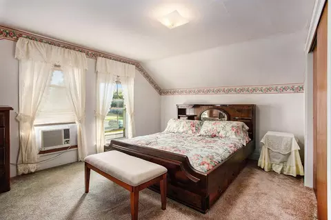 Bedroom - 324 N Washington, Constantine, MI 49042 photo 2 of 3