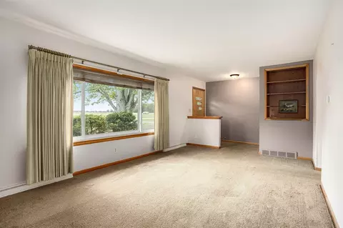 Living - 926 Weaver, Bronson, MI 49028 photo 2 of 2