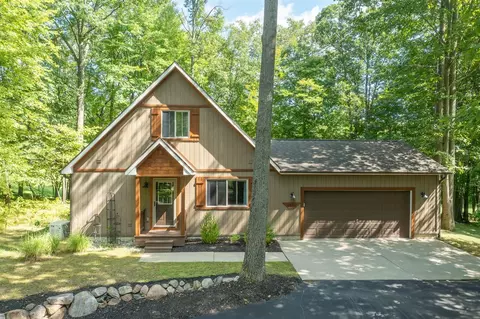9851 Center Ln, Canadian Lakes, MI 49346