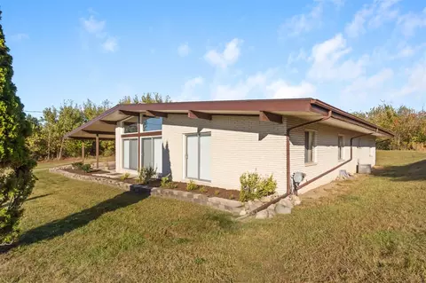 1149 Maynard, Jackson, MI 49202 photo 3