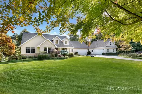 14132 Natures Pl, Lowell, MI 49331