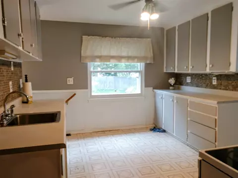 Kitchen - 1426 18th, Port Huron, MI 48060 photo 2 of 3