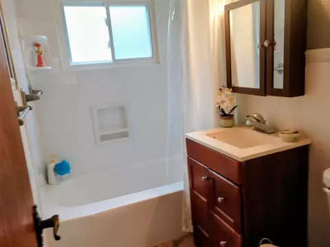 Bath - 1426 18th, Port Huron, MI 48060 photo 1 of 2