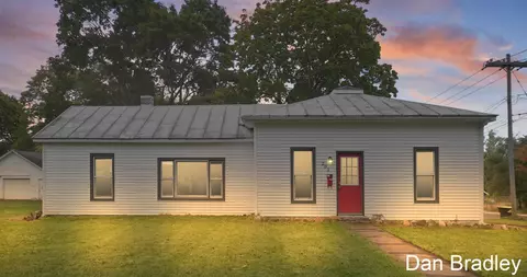201 E Coffren, Greenville, MI 48838