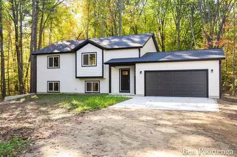 11629 Crimson Creek Dr, Gowen, MI 49326